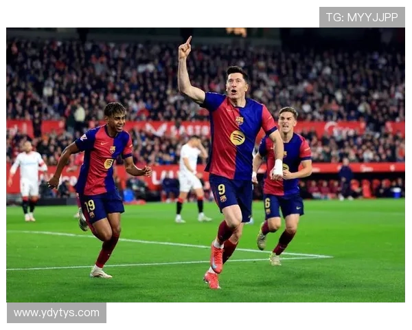 西甲焦点战巴萨4-3力克皇马 拉菲尼亚双响姆巴佩戴帽难救主领跑优势扩至7分